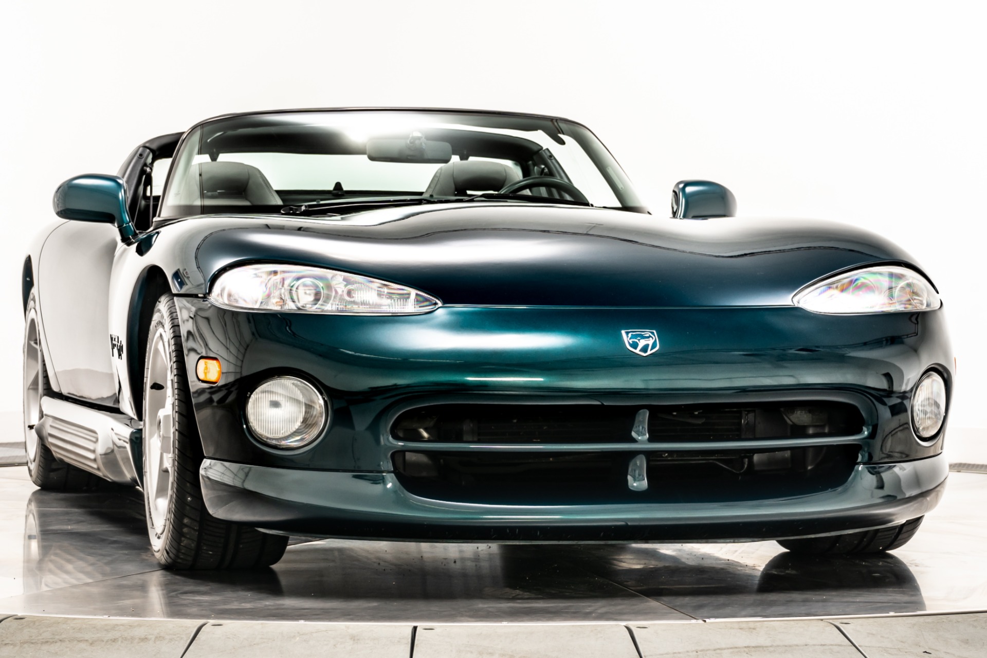 Emerald Green Dodge Viper RT/10 with 8.0L OHV V10 400hp Engine For