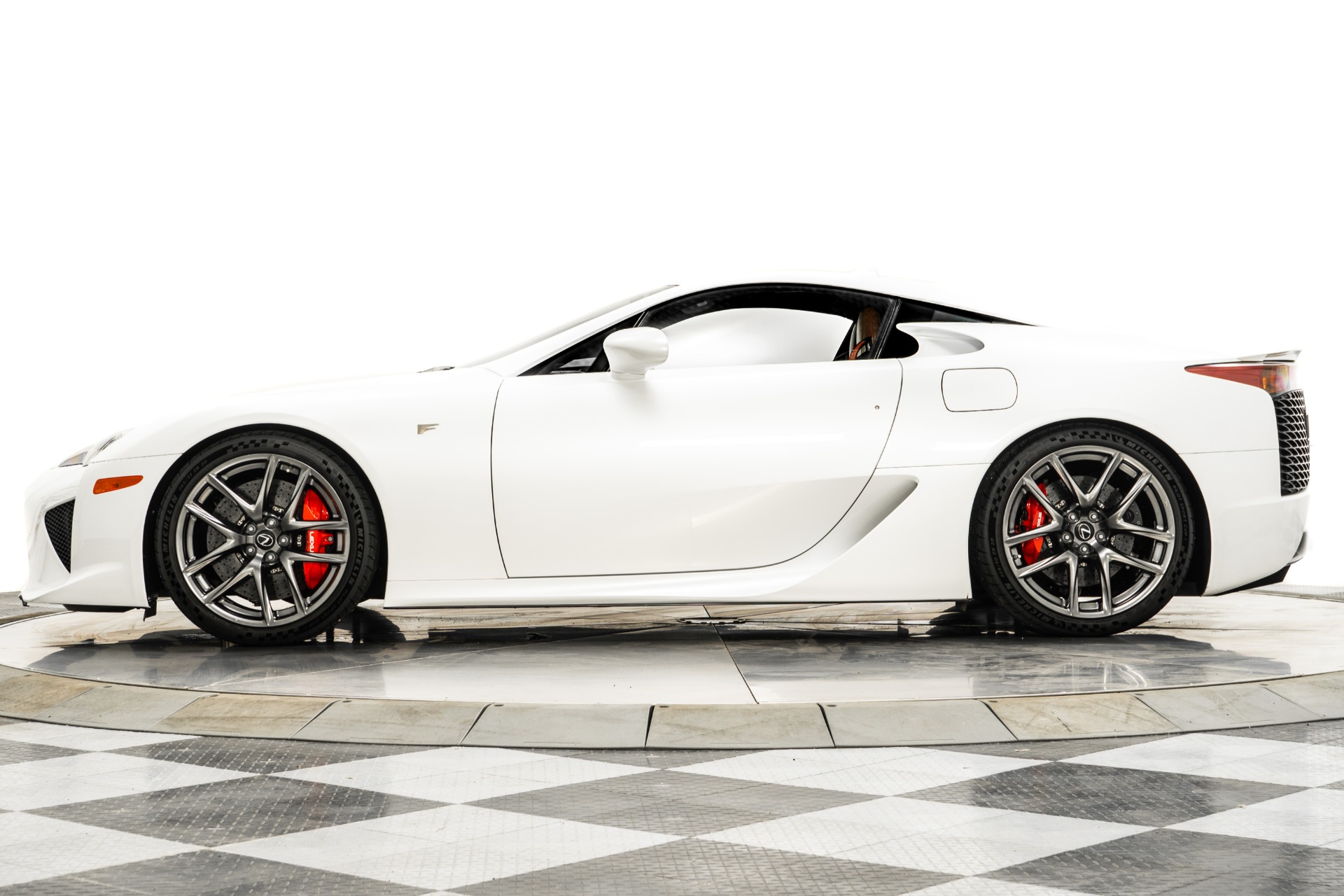 Pearl White Lexus LFA with 4.8L V10 552hp 354ft. lbs. Engine For