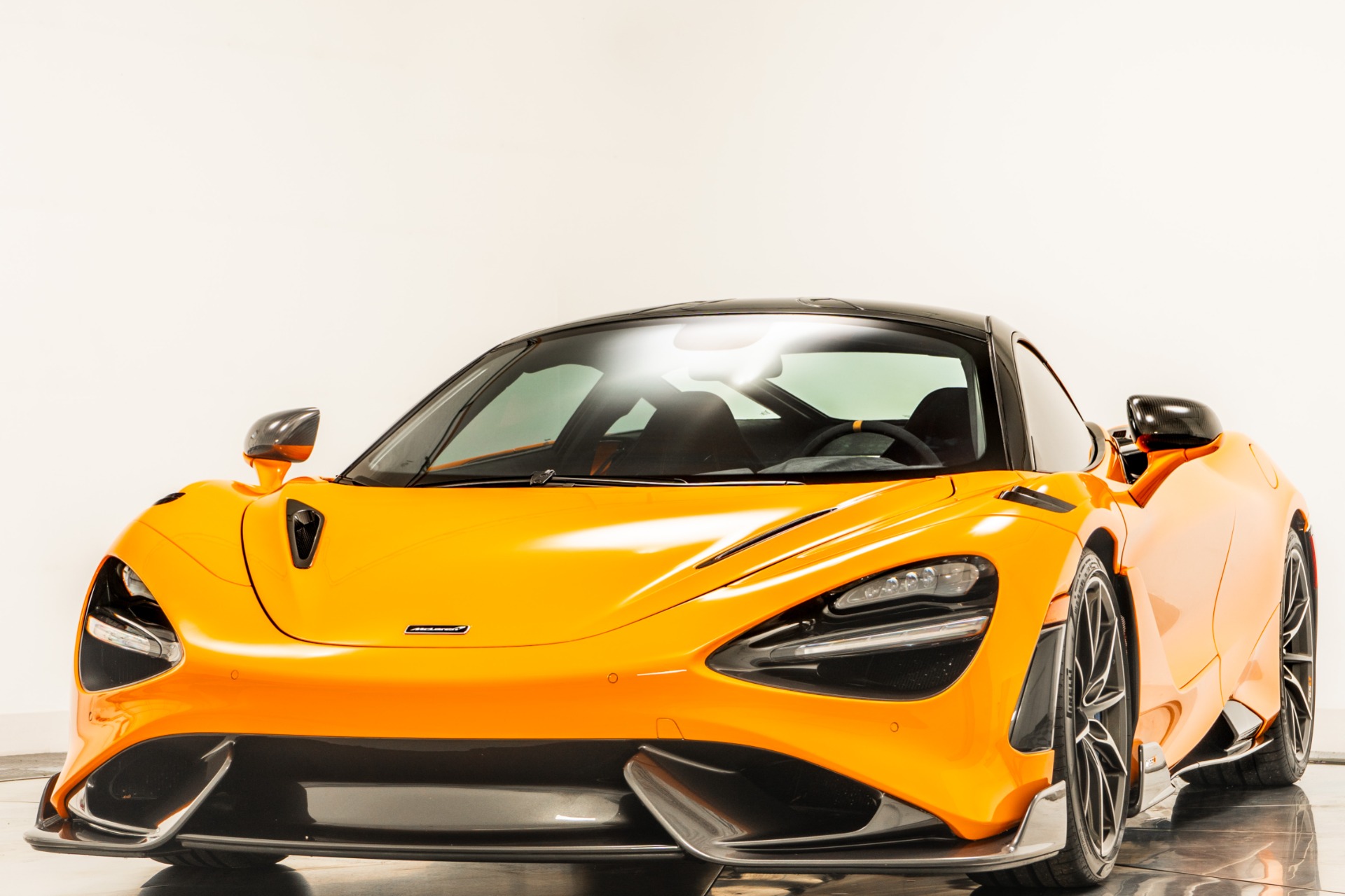 McLaren Orange McLaren 765LT with 4.0L Twin Turbo V8 755hp 590ft