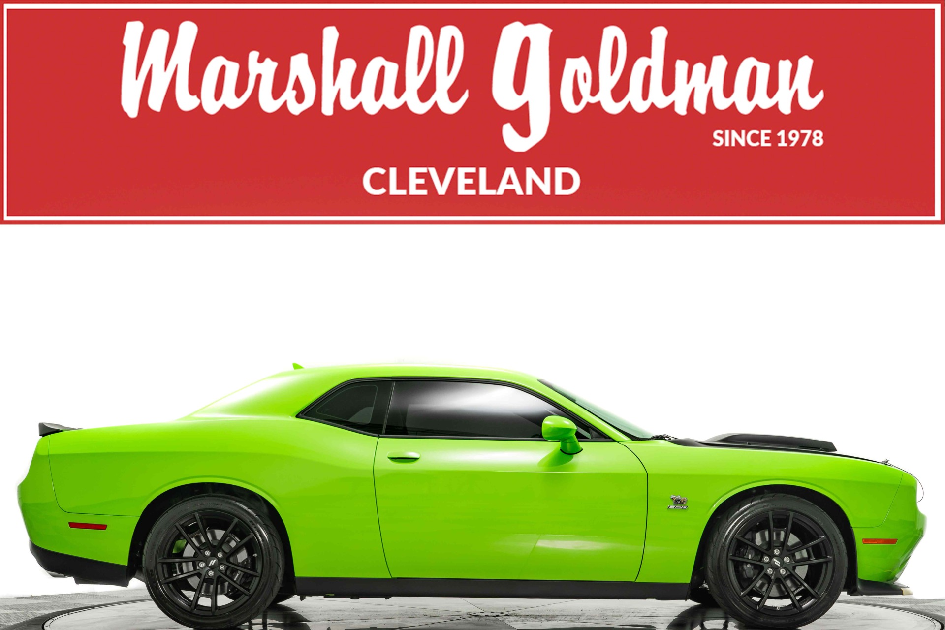 Sublime Dodge Challenger 1320 with HEMI 6.4L V8 485hp 475ft. lbs