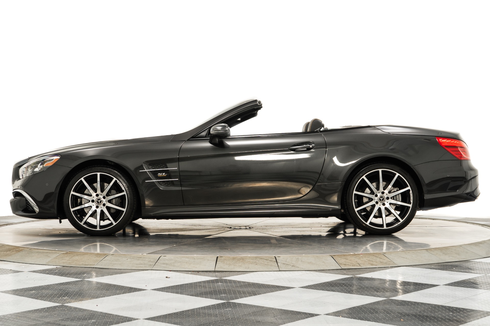 Graphite Grey Metallic Mercedes-Benz SL 550 Grand Edition with 4.7