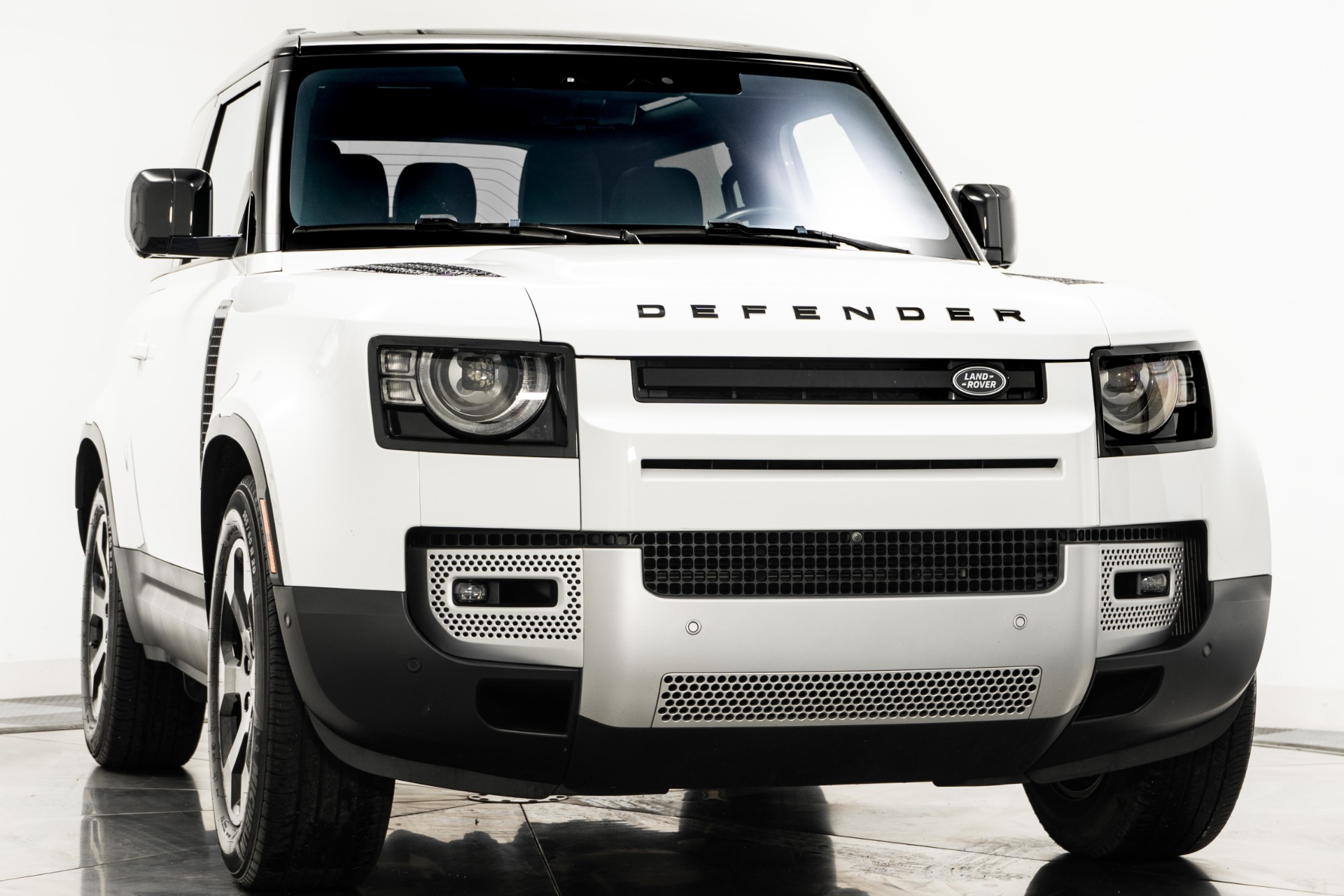 Fuji White Land Rover Defender 90 S with 2.0L Turbo I4 296hp 295ft