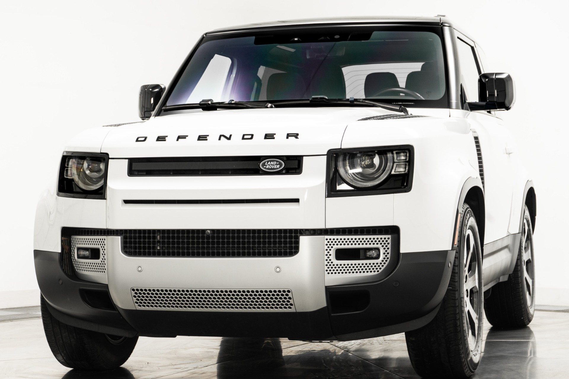 Fuji White Land Rover Defender 90 S with 2.0L Turbo I4 296hp 295ft