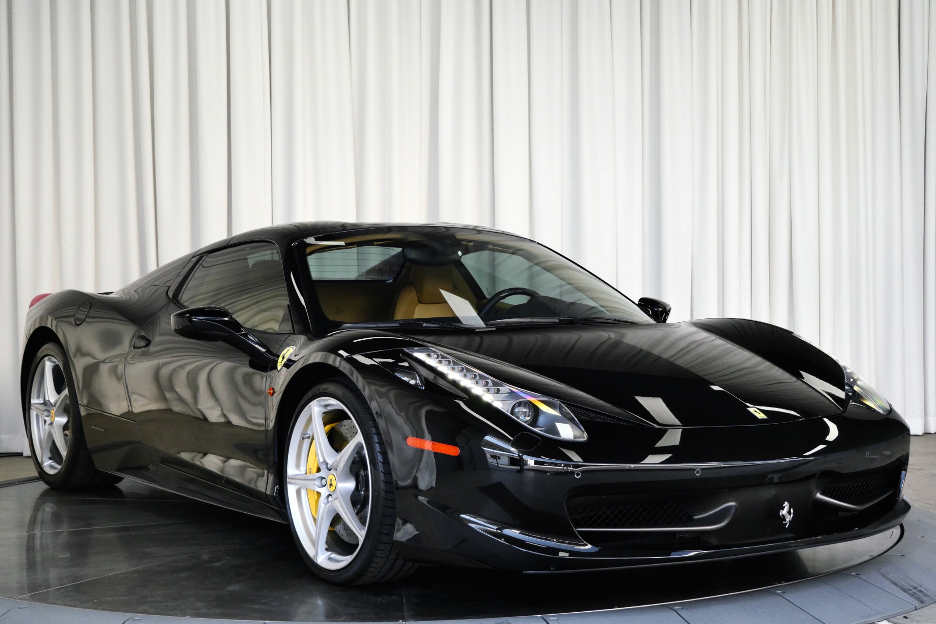 Nero Ferrari 458 Spider with 4.5L V8 570hp 398ft. lbs. Engine For