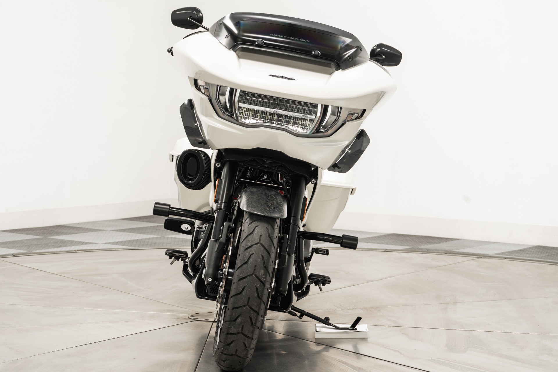 Golden White Pearl Harley-Davidson CVO Road Glide ST with