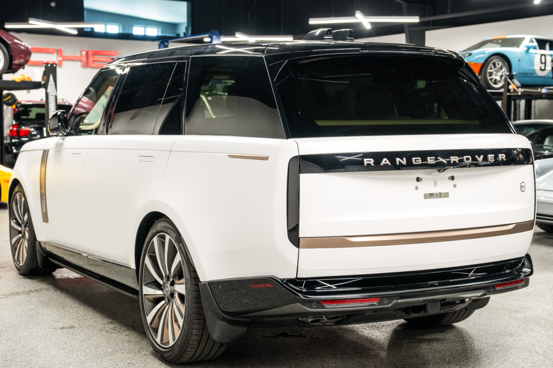 Icy White Satin Land Rover Range Rover P615 SV LWB Signature Suite