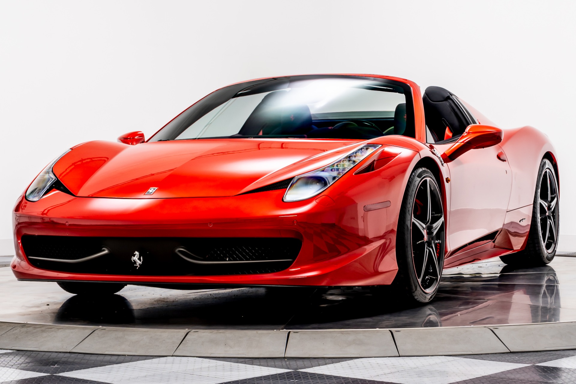 Rosso Scuderia Tre Strati Ferrari 458 Spider with 4.5L V8 DI DOHC