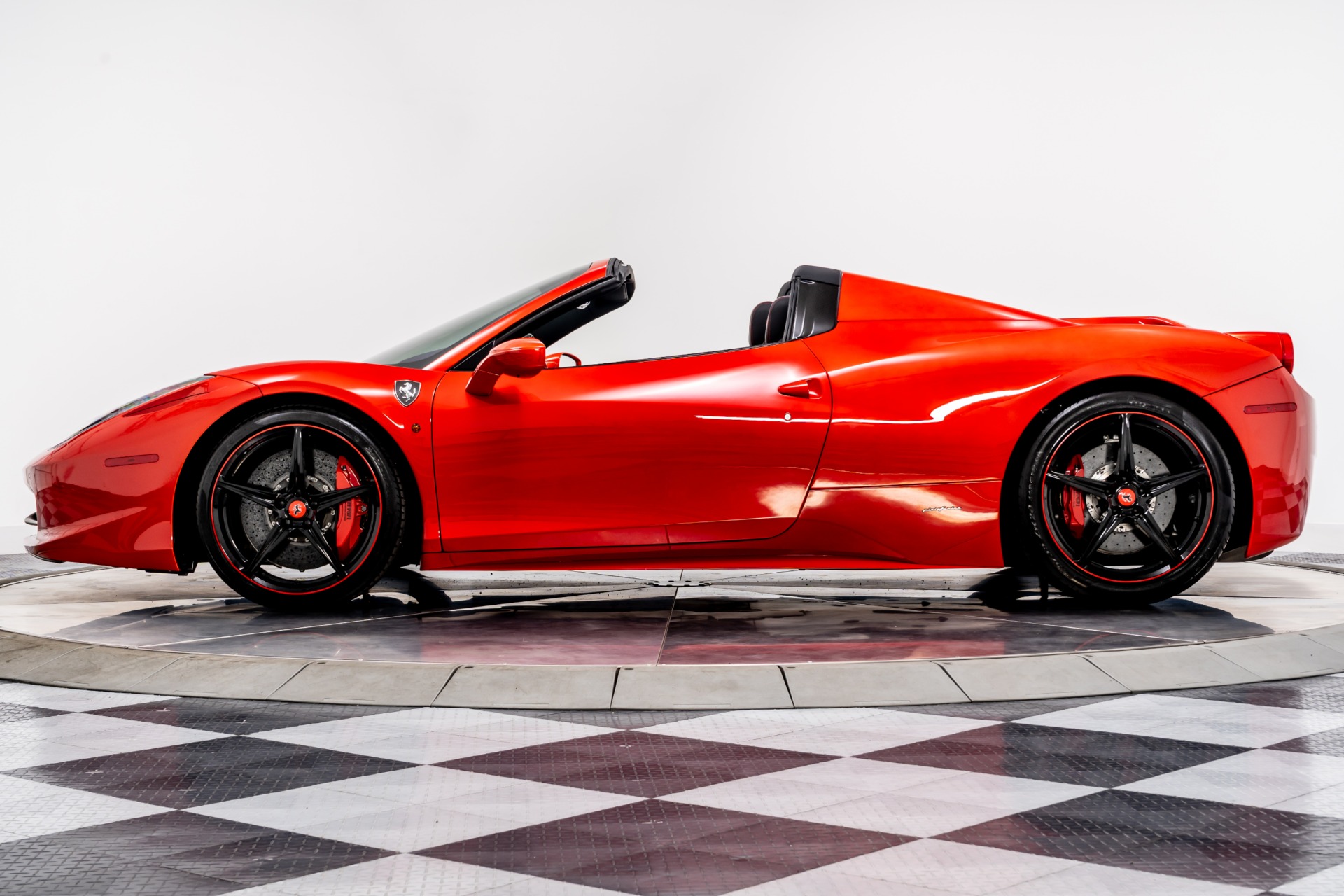 Rosso Scuderia Tre Strati Ferrari 458 Spider with 4.5L V8 DI DOHC