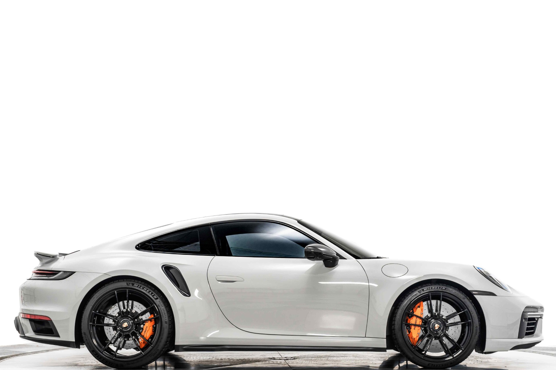 2022 Porsche 911 Turbo S photo 2