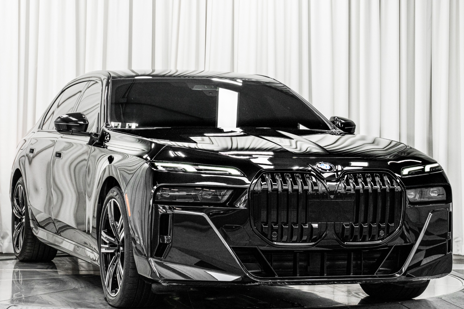 2023 Bmw M760i xDrive photo 2