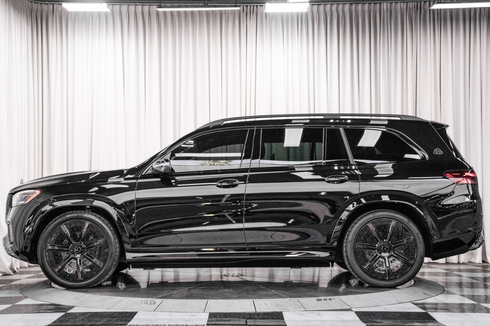 Obsidian Black Metallic Mercedes-Benz Mercedes-Maybach GLS 600