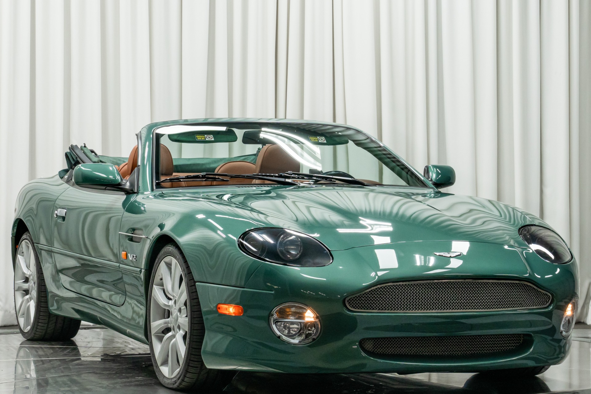 Aston Martin Racing Green Aston Martin DB7 Vantage Volante -V12
