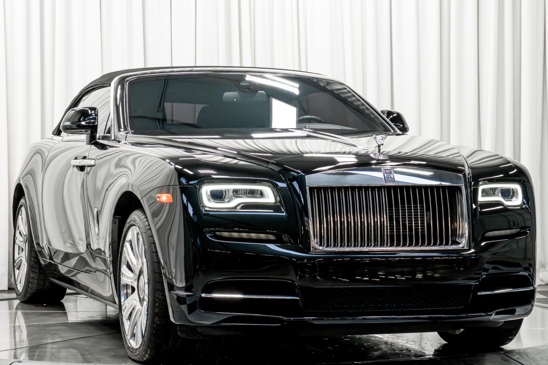 2017 Rolls Royce Dawn RR6 photo 2