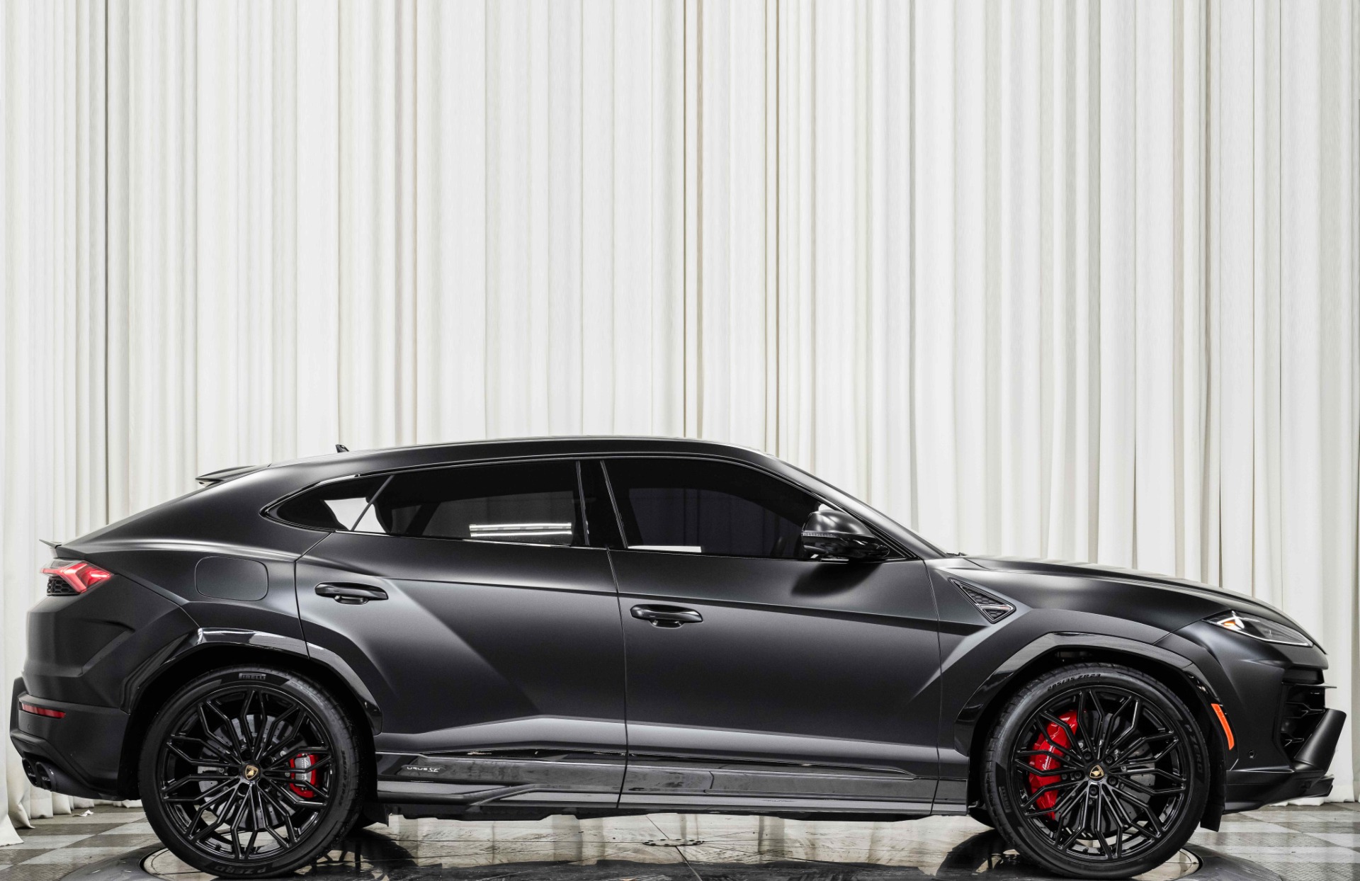 2025 Lamborghini Urus SE photo 2
