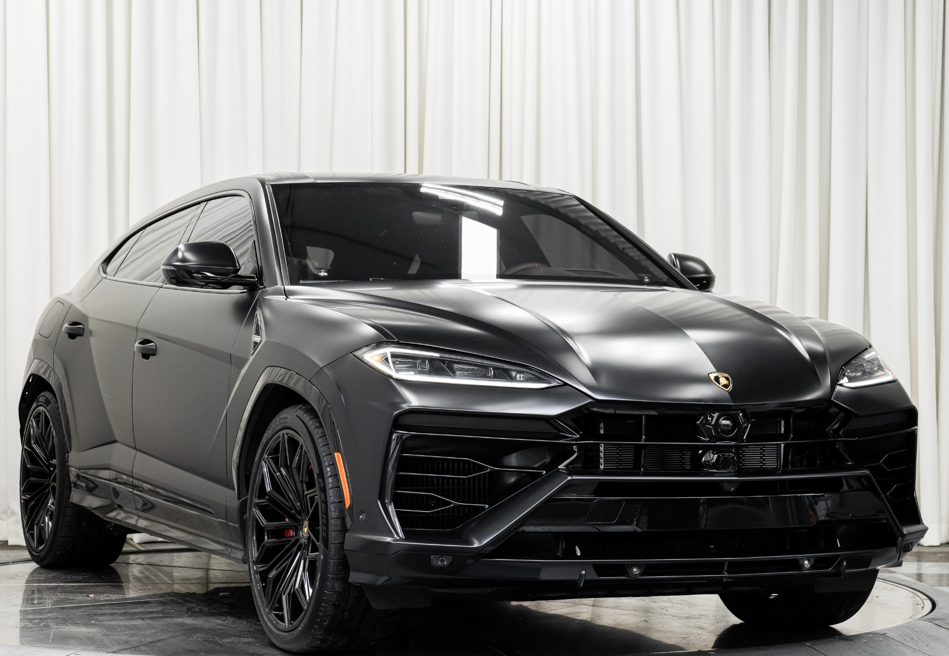 2025 Lamborghini Urus SE photo 3