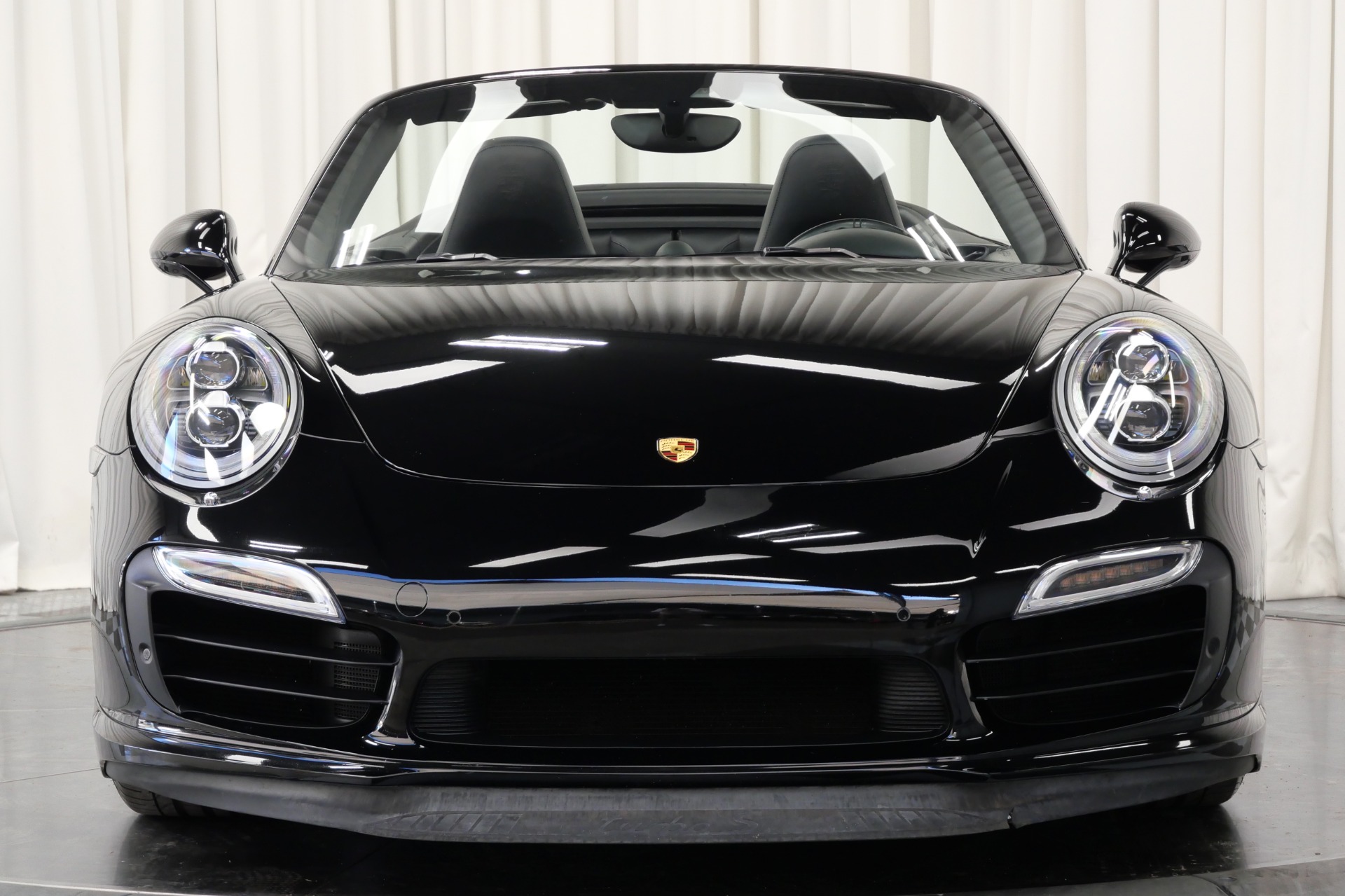 2016 Porsche 911 Turbo Cabriolet photo 2