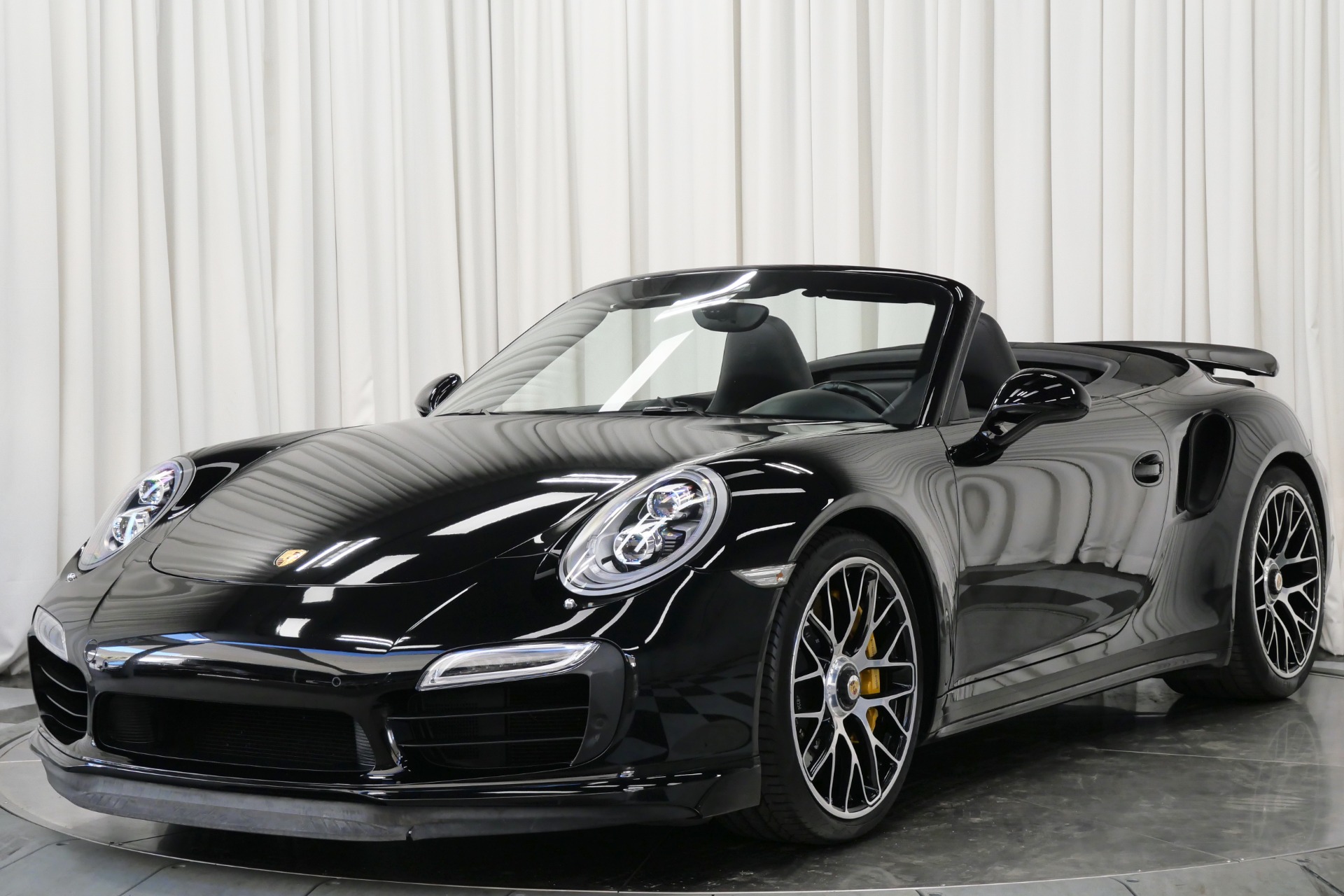 2016 Porsche 911 Turbo Cabriolet photo 3