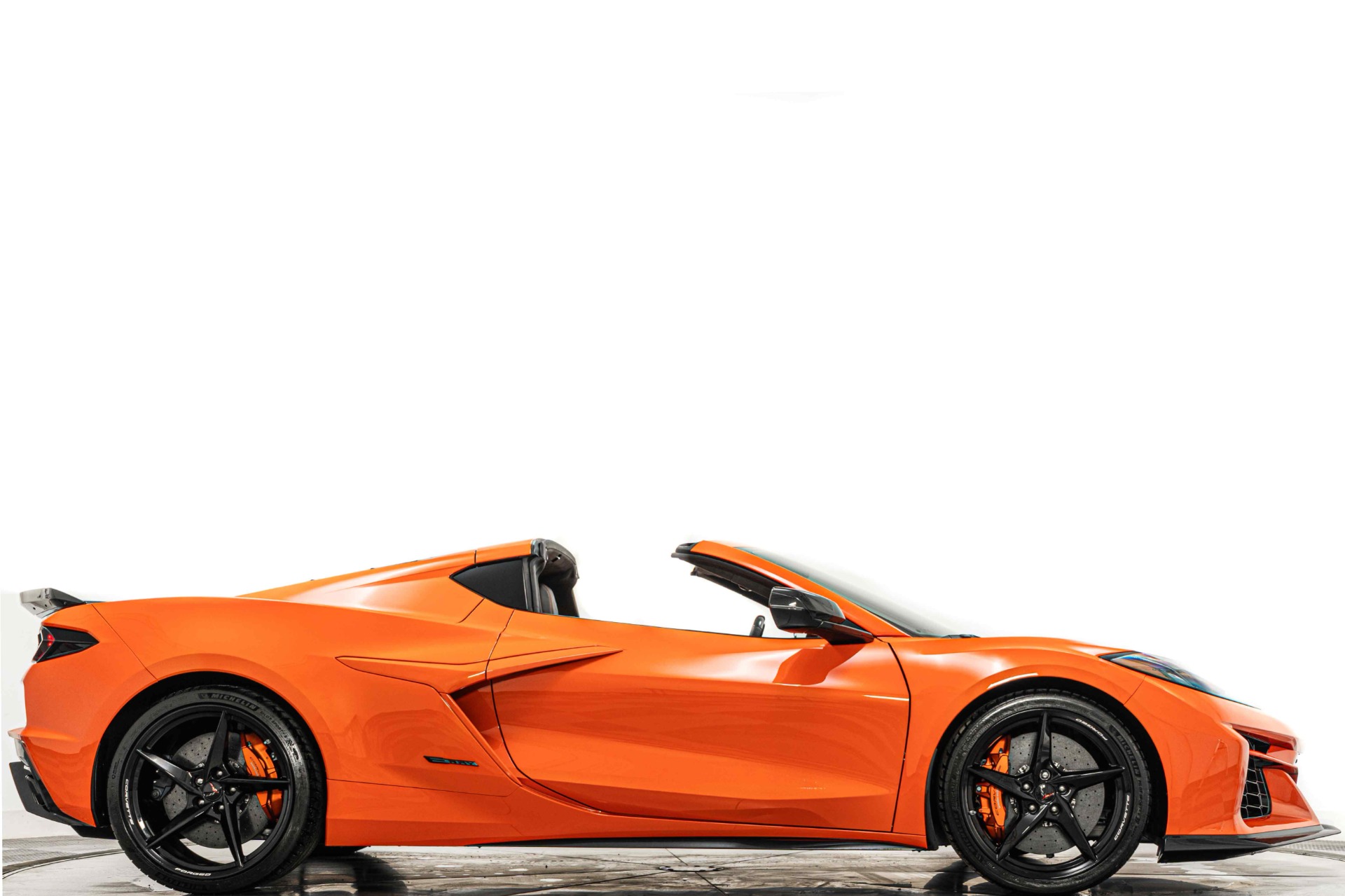 2025 Chevrolet Corvette E-Ray -3LZ Package, 655 Horsepower, Forged Wheels, Front Axle Lift — photo 1 of 49