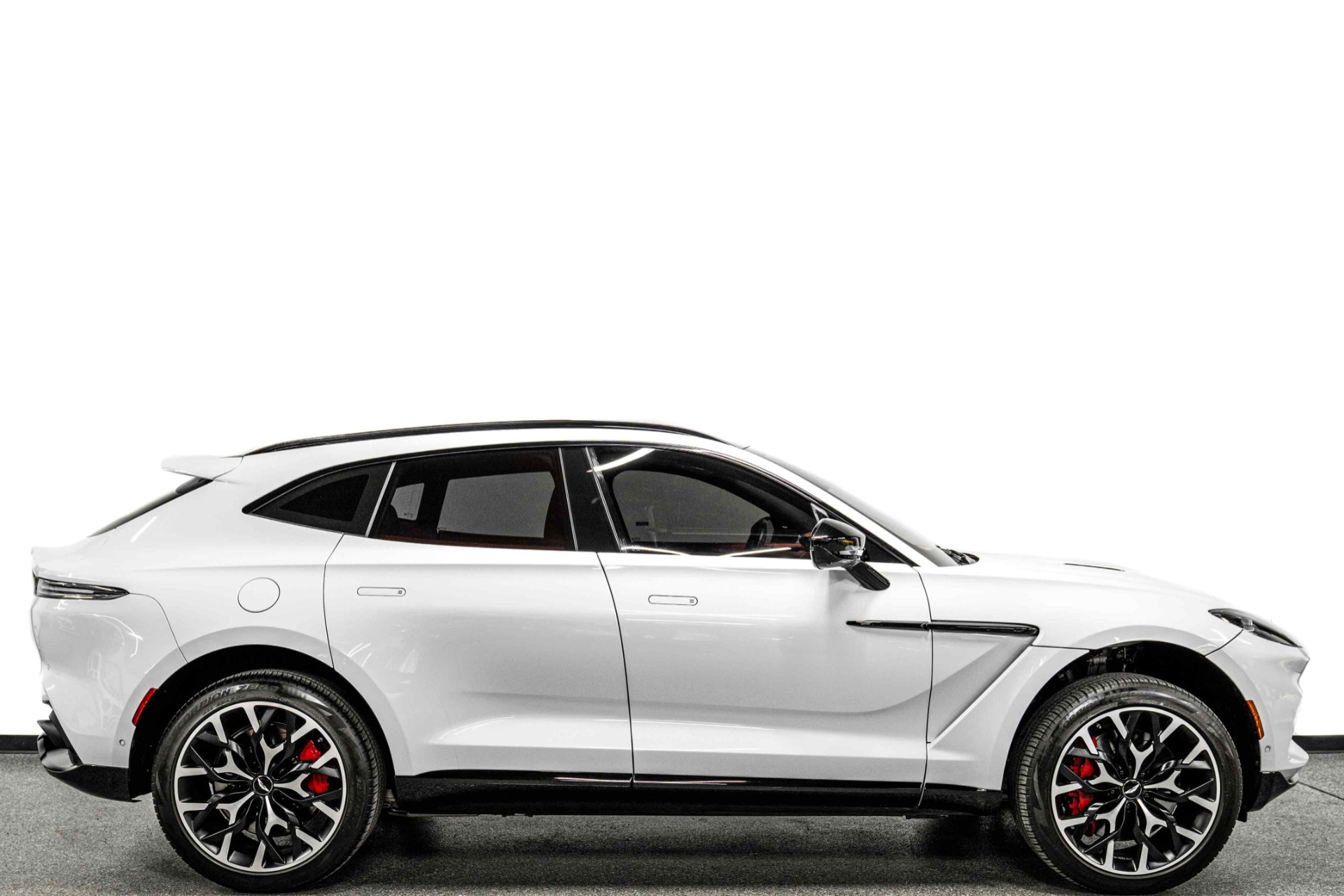 2021 Aston Martin DBX AM8 photo 2
