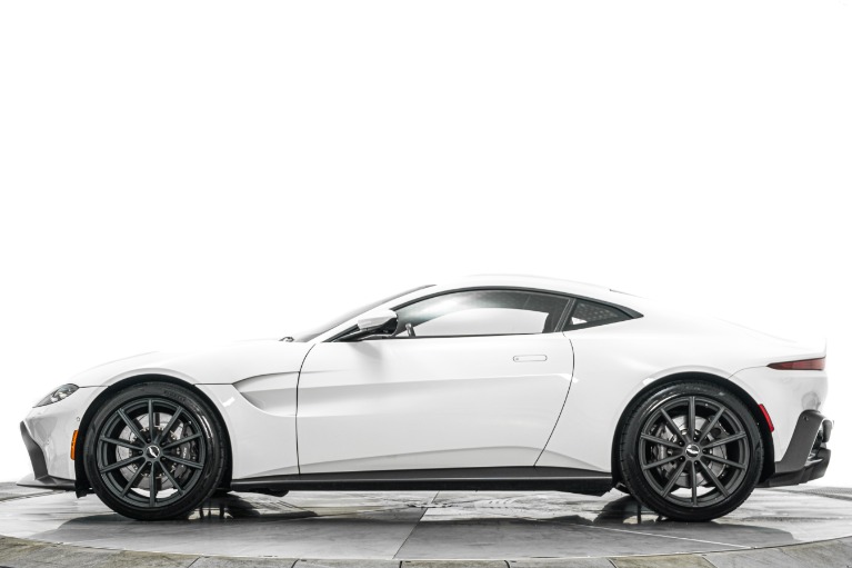 Stratus White Aston Martin Vantage -Exterior Black Collection