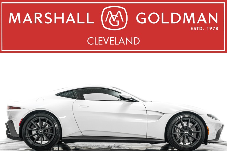 バルサ50　ステッピン・フラッター　ホワイトコーチドッグ Stratus White Aston Martin Vantage -Exterior Black Collection