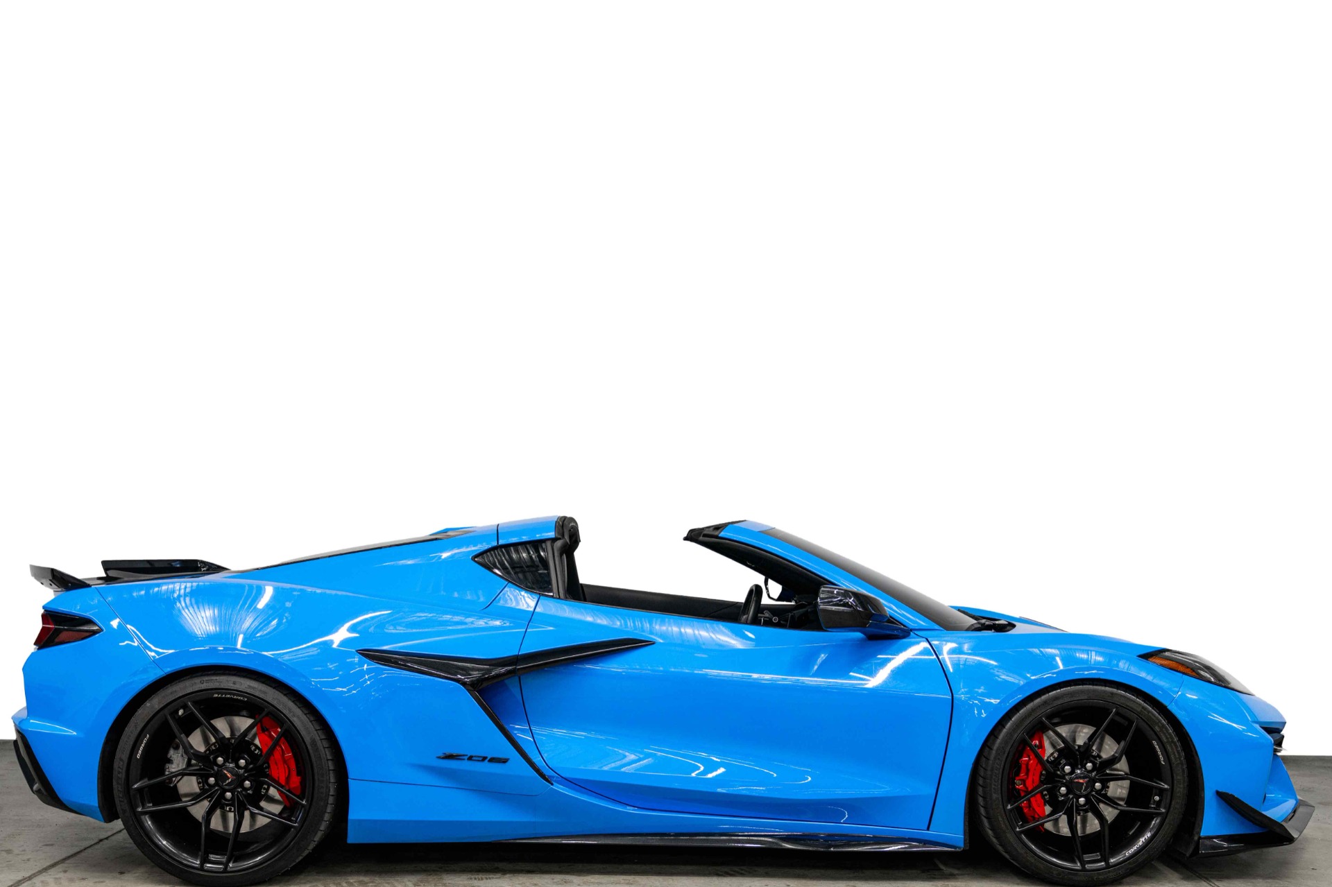 2025 Chevrolet Corvette Z06 -1LZ, 670 Horsepower, Matte Black Wheels — photo 1 of 43
