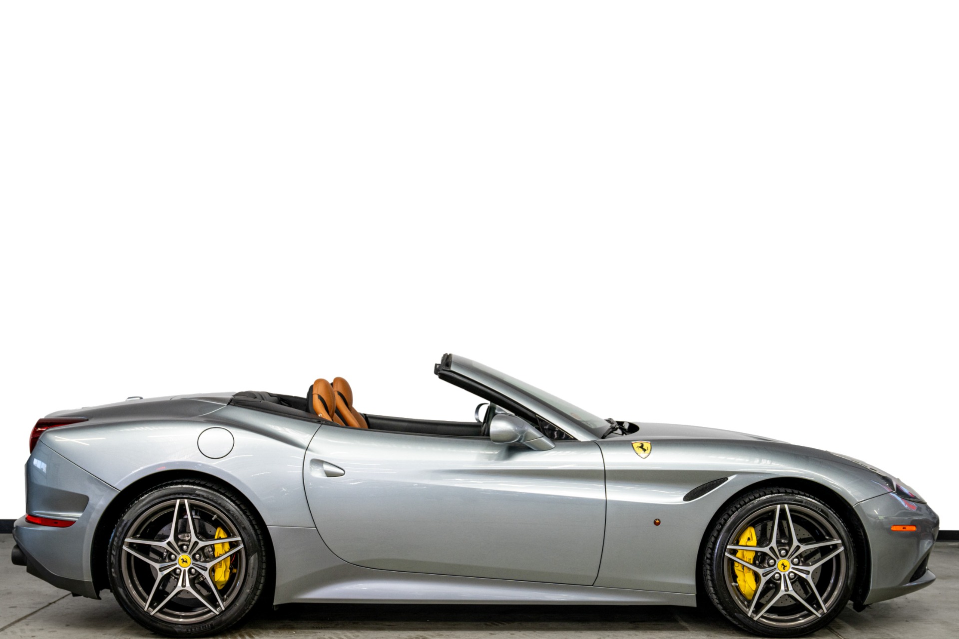 2017 Ferrari California T -Handling Speciale, Classic Colors — photo 1 of 49