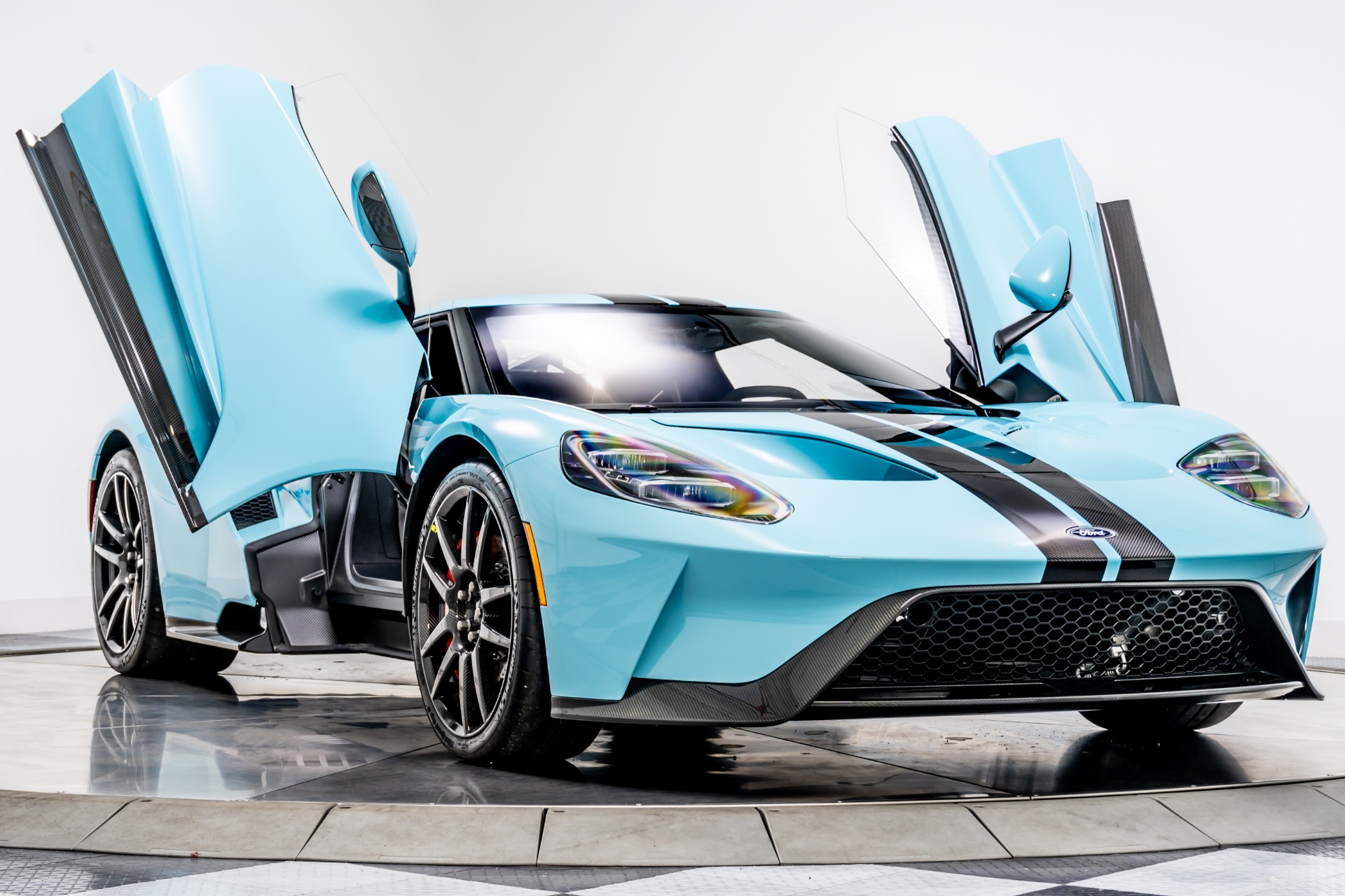 Blue Ford GT Carbon Series with 3.5L Twin Turbo V6 647hp 550ft